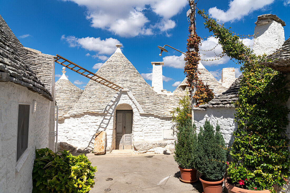 Traditionelle Trulli-Hütten in Alberobello, Provinz Bari, Apulien, Italien