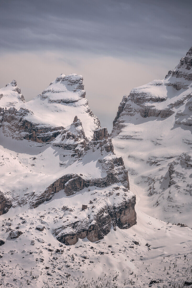 Castelletto Inferiore Felsen, Castelletto di Mezzo Felsen, Castelletto Superiore Felsen in den Dolomiti di Brenta Bergen, Dolomiti Unesco Erbe, Madonna di Campiglio, Trentino Südtirol, Italien