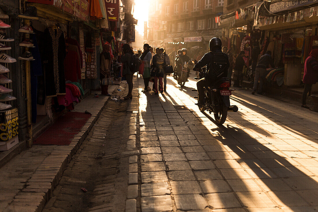 Thamel Straße bei Sonnenuntergang, Kathmandu, Nepal, Asien