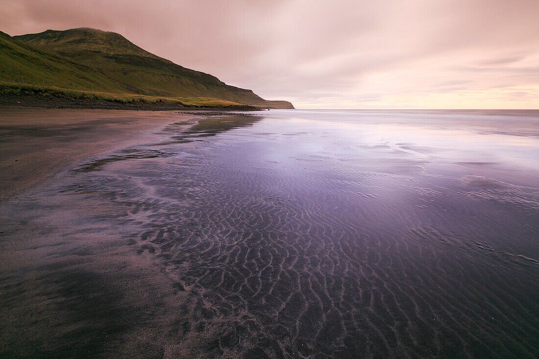 Strand in den Westfjorden, Island, Nordeuropa