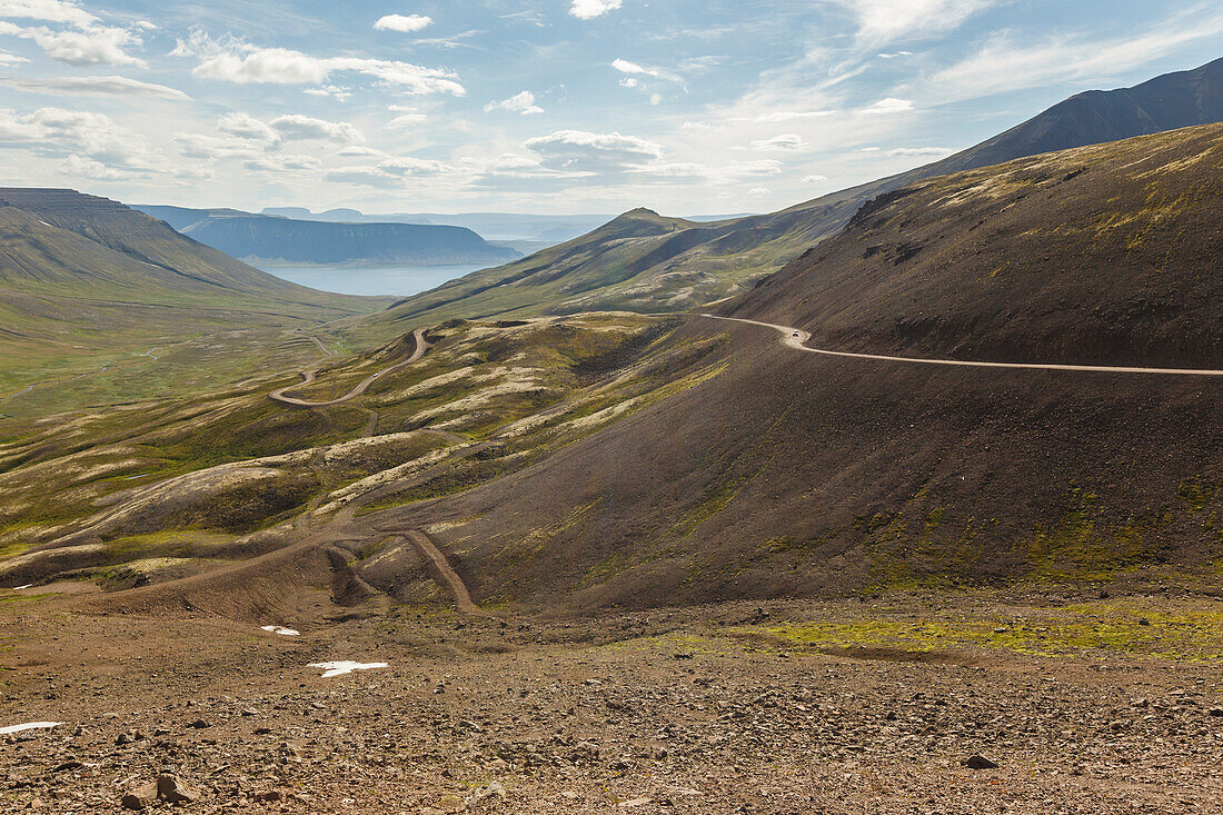 Abgelegene Straße in den Westfjorden, Island, Nordeuropa