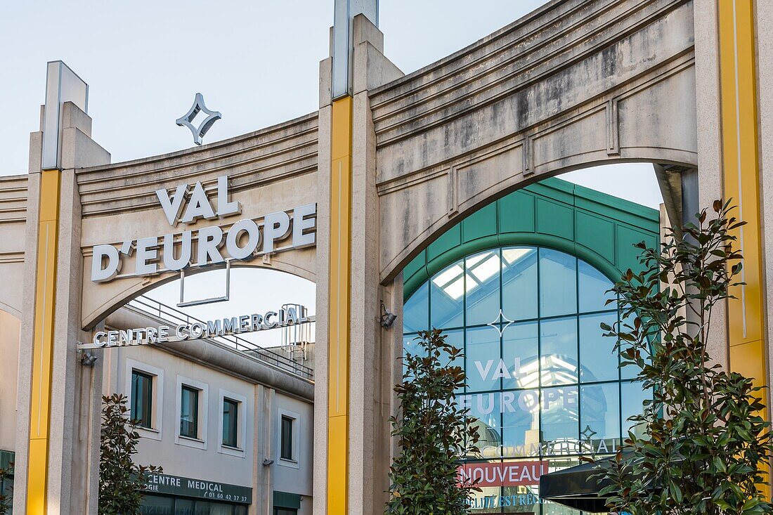 Shopping mall, chessy, val d'europe, marne la vallee, seine et marne (77), france, europe