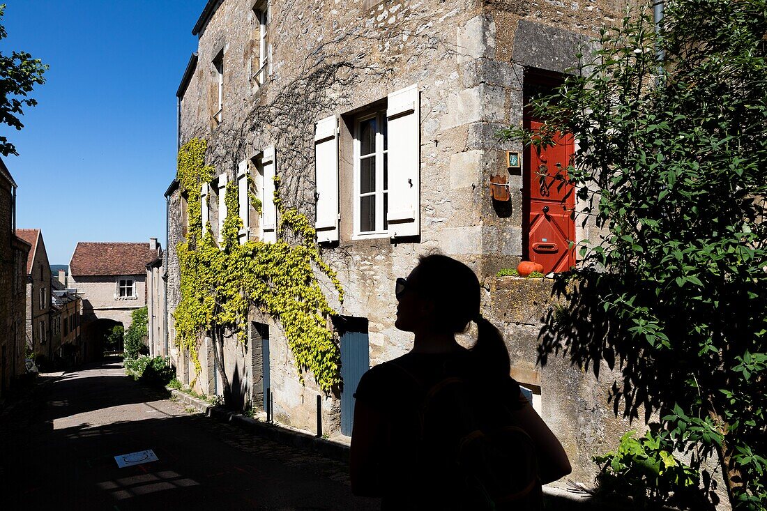 Village and eternal hill of vezelay, (89) yonne, bourgundy, france