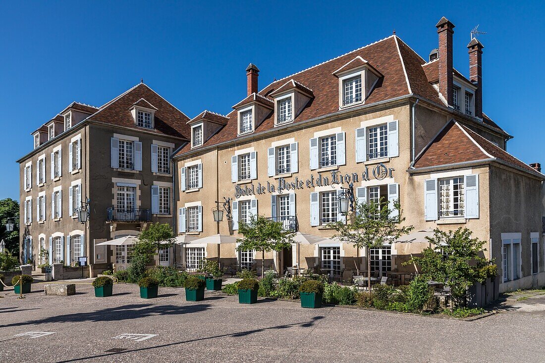 Hotel de la poste et du lion d'or, dorf und ewiger hügel von vezelay, (89) yonne, bourgundy, frankreich