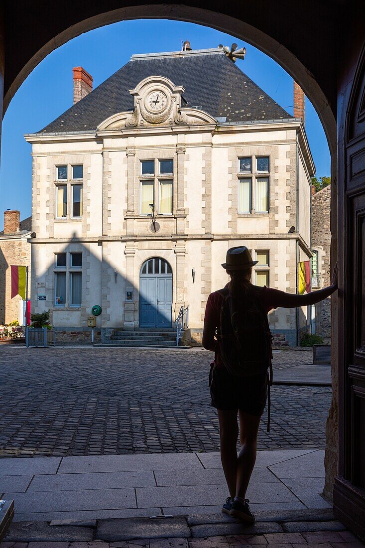 Place de la mairie, rathaus, sainte suzanne, (53) mayenne, pays de la loire