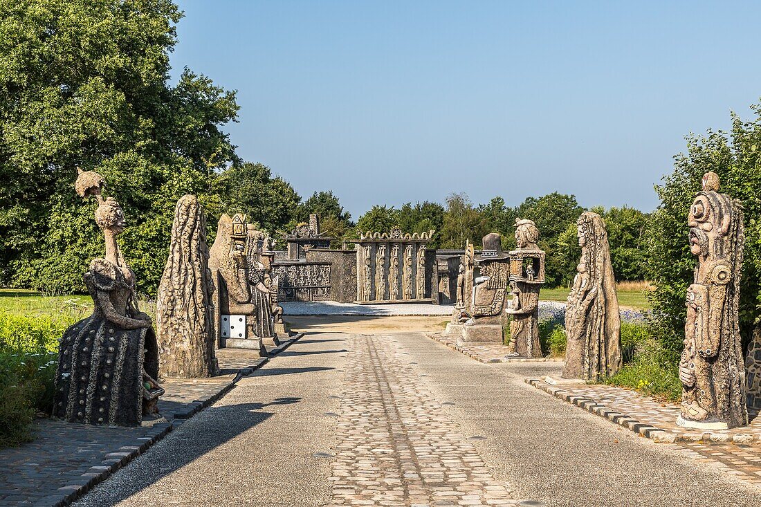 Das Robert-Tatin-Museum, das Haus des Keramikers, Malers und Bildhauers, der sein Haus und seine Gärten zu einem Ort der Kunst gemacht hat, cosse le vivien, (53) mayenne, pays de la loire, frankreich