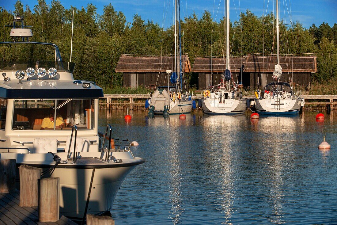 Peterzén’s Boathouse accommodation in Kustavi in Southwest Finland archipelagoo. The archipelago ring road or Saariston rengastie is full of things to see, do and do. The Archipelago Trail can be taken clockwise or counter clockwise, starting in the historical city of Turku, and continuing through rural archipelago villages and astonishing Baltic Sea sceneries. The Trail can be taken from the beginning of June until the end of August.