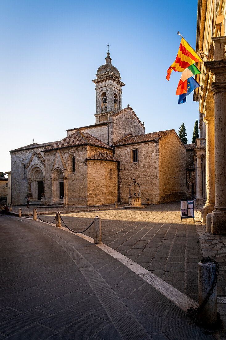 Die Stiftskirche von St. Quiricus und Julietta, San Quirico d'Orcia, Siena, Val d'Orcia, Toskana, Italien, Europa