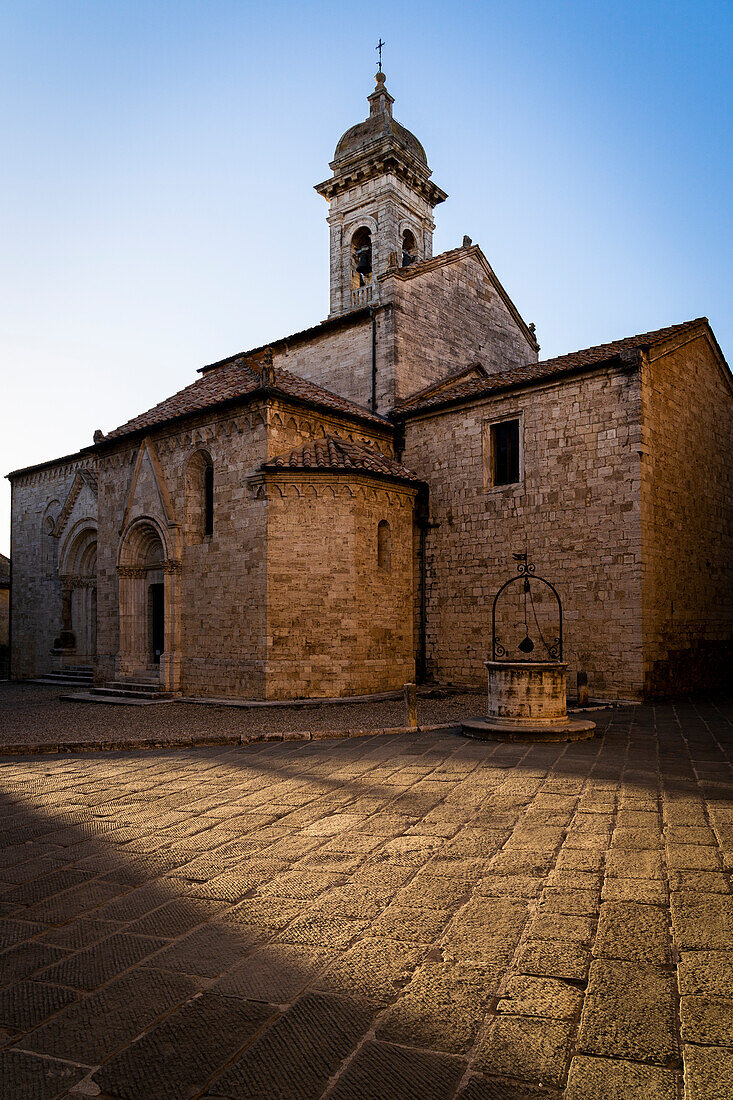 Die Stiftskirche St. Quiricus und Julietta, San Quirico d'Orcia, Siena, Val d'Orcia, Toskana, Italien, Europa