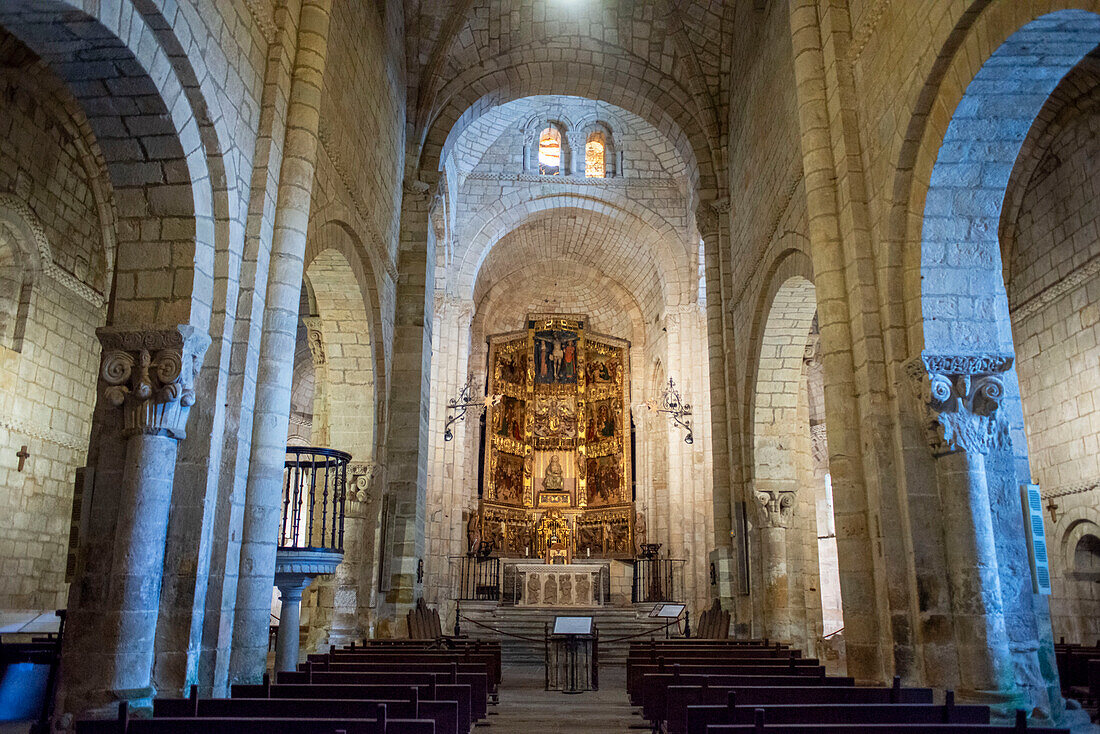 Retablo del Altar Mayor - altar at the Colegiata de Santa Juliana church, Santillana del Mar, Spain, Europe