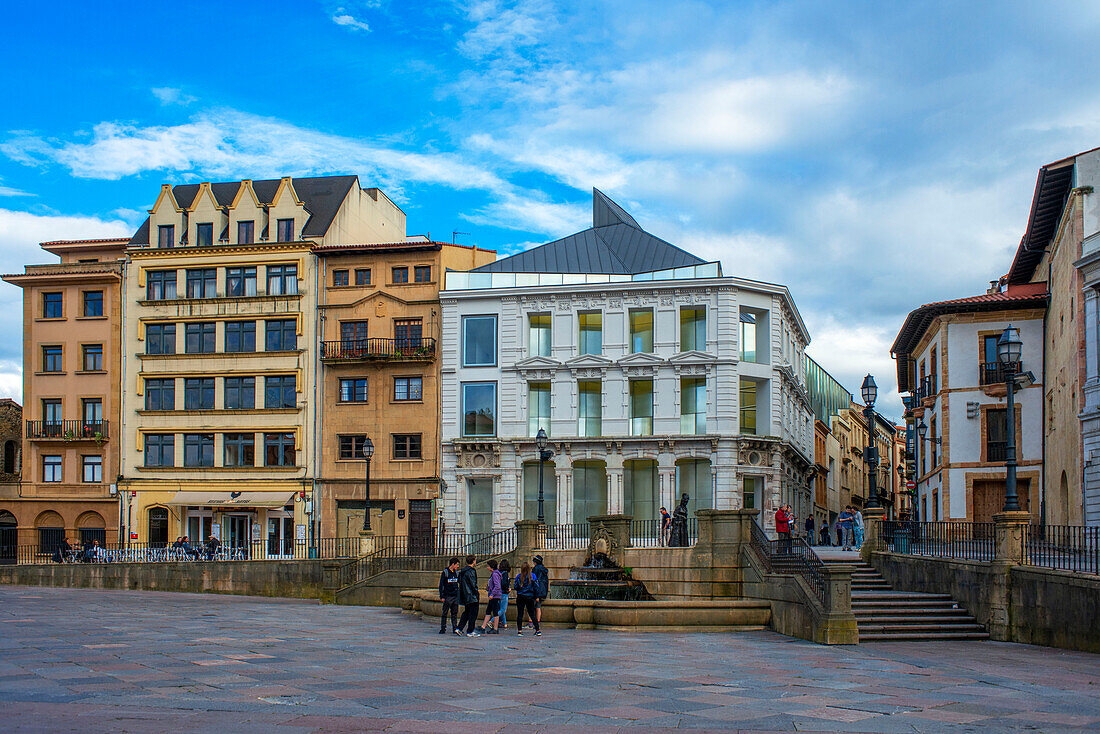 Historische Gebäude an der Plaza Alfonso II, Oviedo, Asturien, Spanien, Europa
