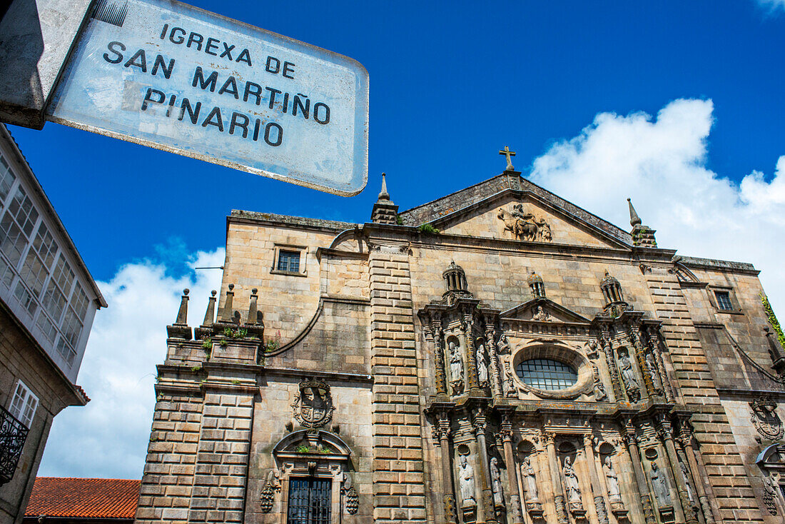 Die Kirche des Klosters San Martiño Pinario an der Praza da Inmaculada oder Acibecher in Santiago de Compostela, Galicien, Spanien, Europa
