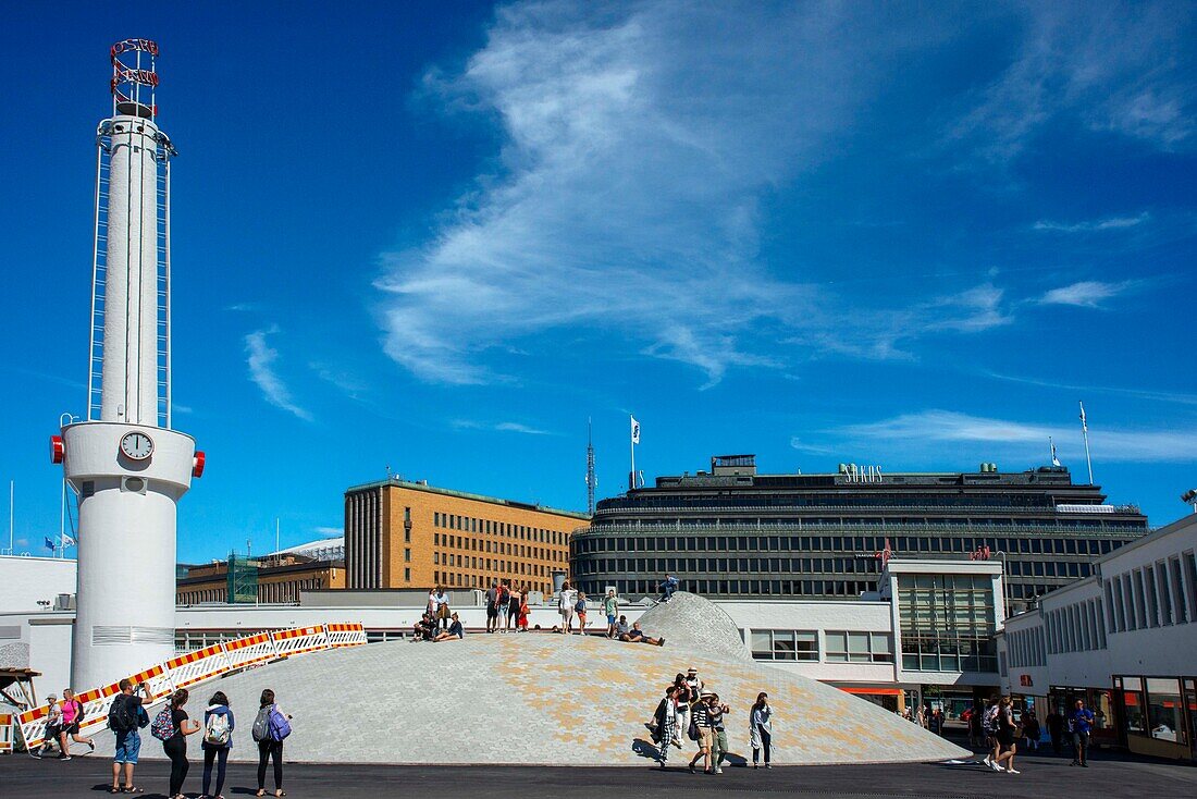 Oberlichter des unterirdischen Kunstmuseums Amos Rex am Lasipalatsi-Platz in Helsinki, Finnland