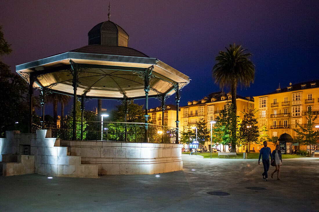 Antic quiosk bandstand Templete of Jardines de Pereda gardens and Santander bank buildng in Santander city by night, Cantabrian Sea, Cantabria, Spain, Europe