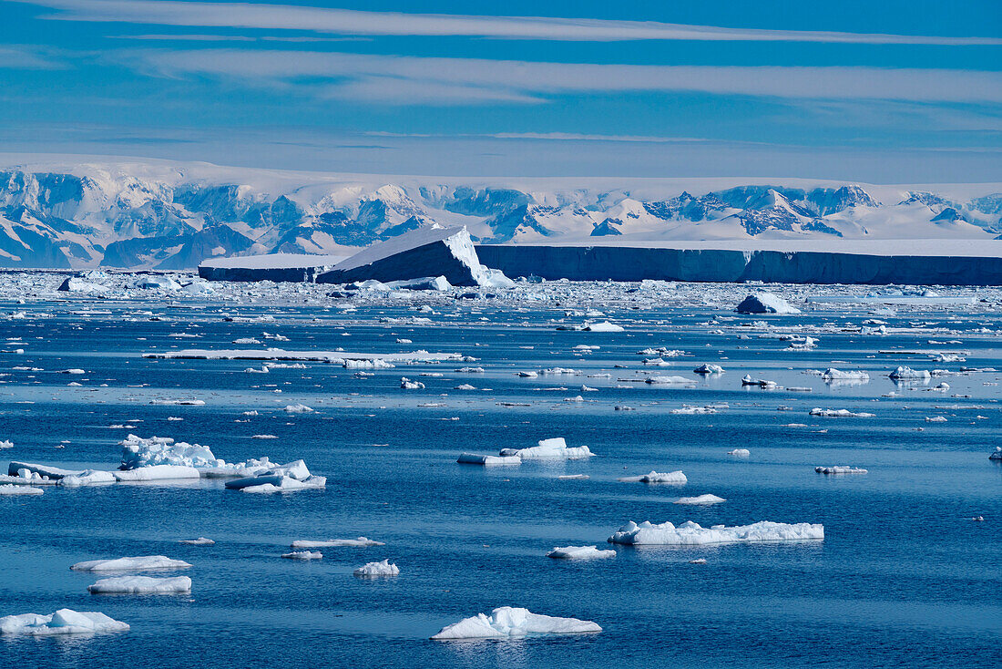 Eisberge, Larsen B-Schelfeis, Weddell-Meer, Antarktis.