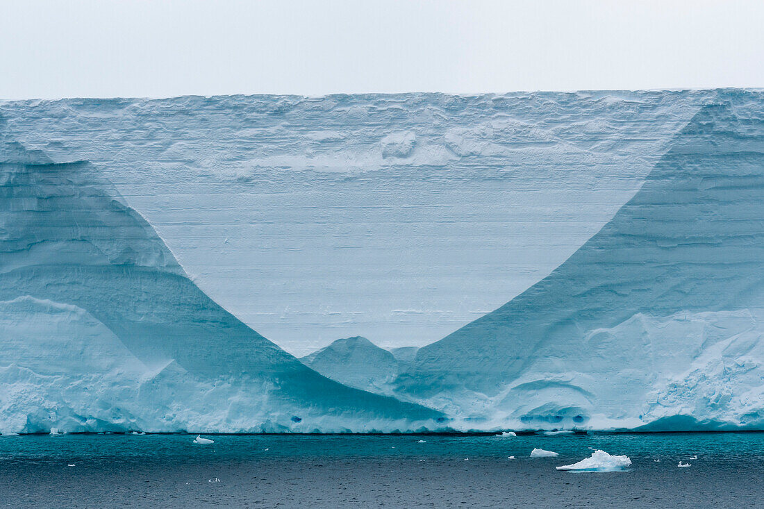 Tafeleisberg, Larsen C-Schelfeis, Weddellmeer, Antarktis.