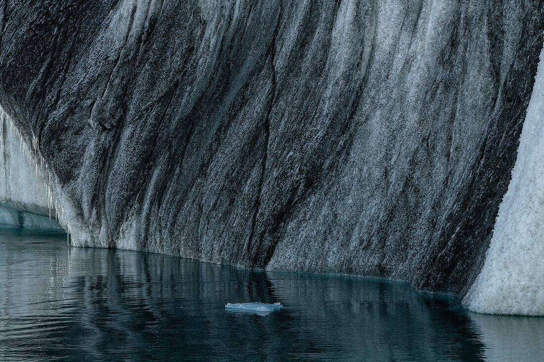 Details eines Eisbergs, Larsen Inlet, Weddell-Meer, Antarktis.