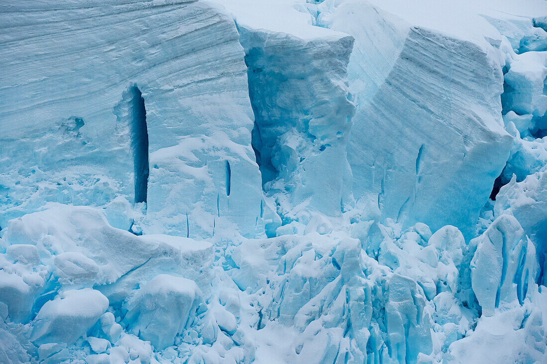 Detail eines Eisbergs, Lemaire-Kanal, Antarktis. Die Antarktis.