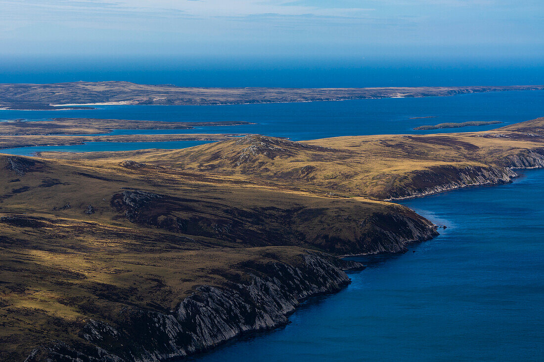 Eine Luftaufnahme der Insel West-Falkland. Falkland-Inseln