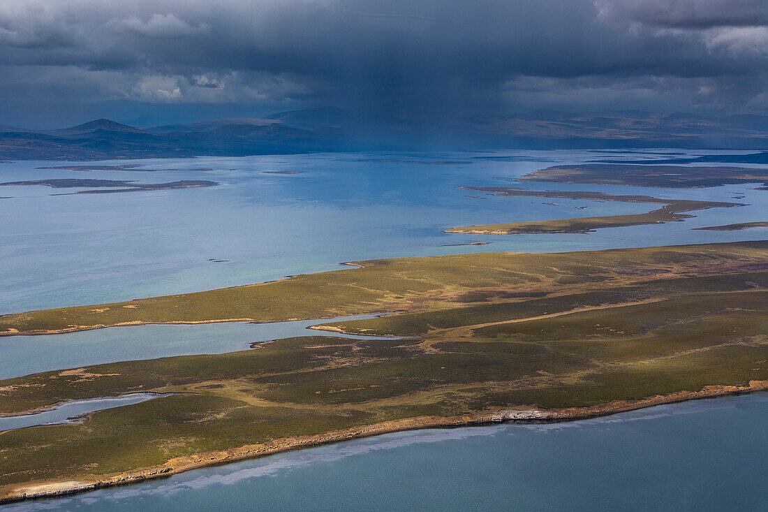 Eine Luftaufnahme von Sea Lion Island. Seelöweninsel, Falklandinseln