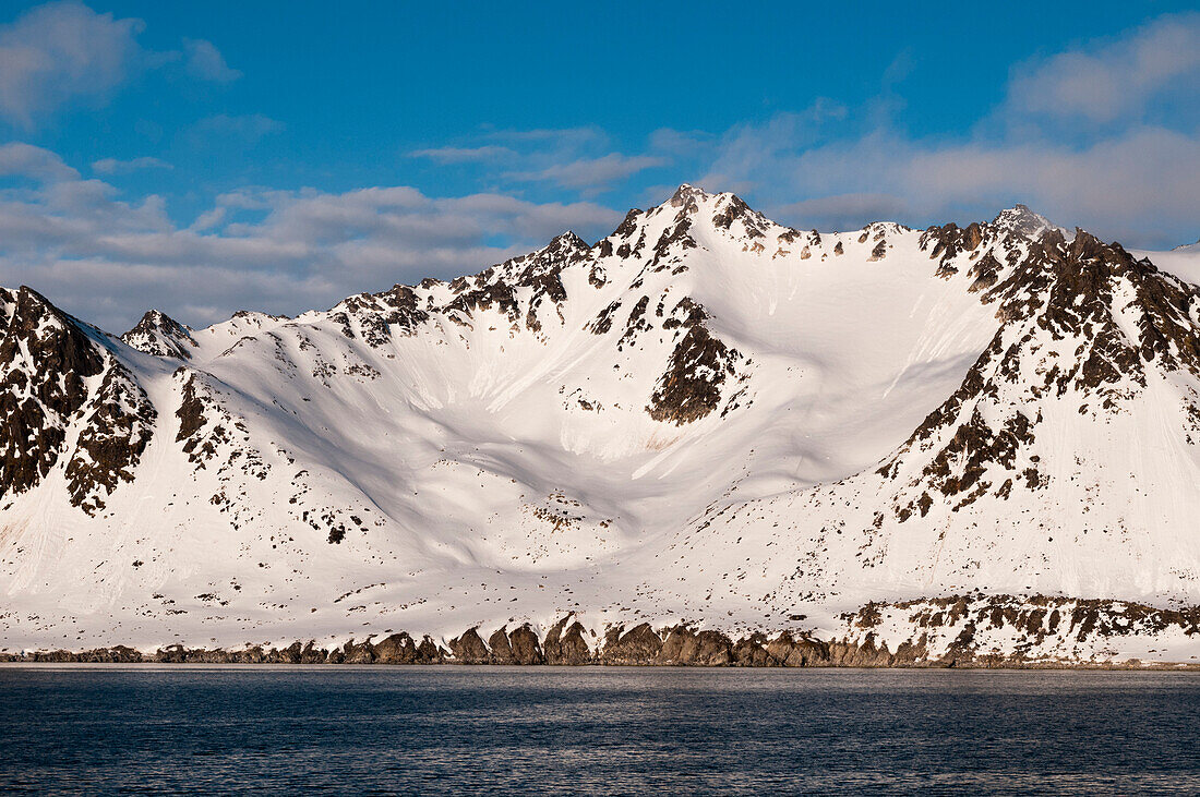 A scenic view of the ice covered mountains surrounding Magdalenefjorden. Magdalenefjorden, Spitsbergen Island, Svalbard, Norway.