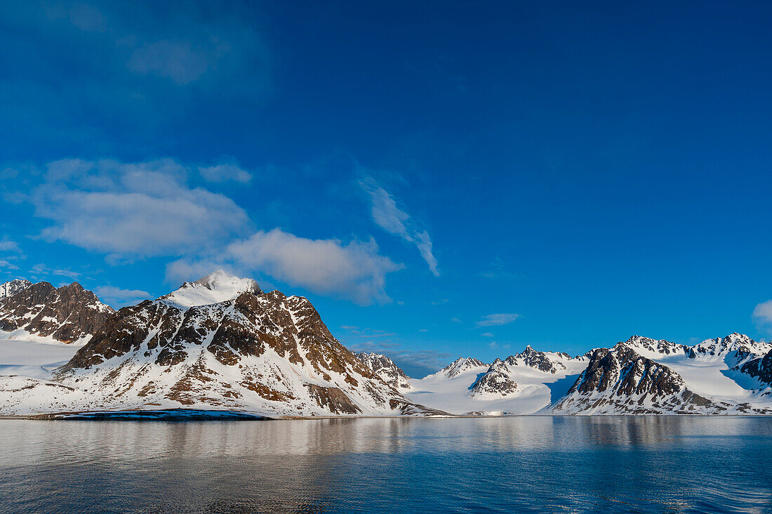 A scenic view of ice covered mountains surrounding Magdalenefjorden. Magdalenefjorden, Spitsbergen Island, Svalbard, Norway.