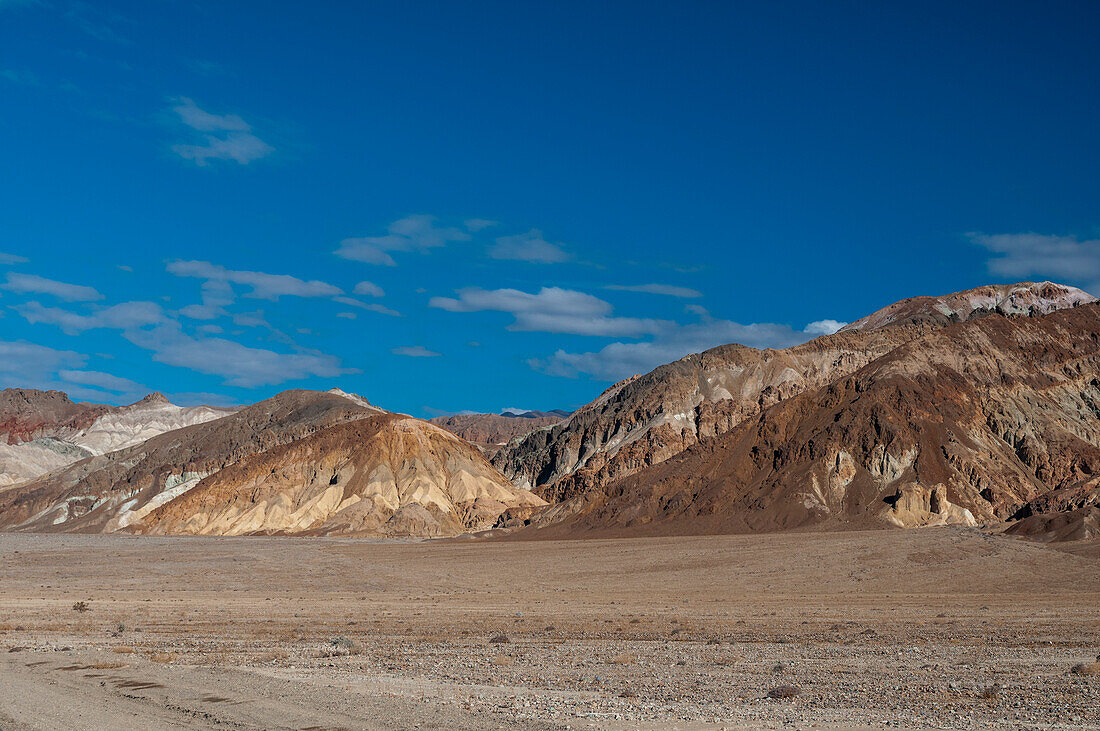 Eine Landschaft des Badwater Basin im Death Valley. Kalifornien, USA