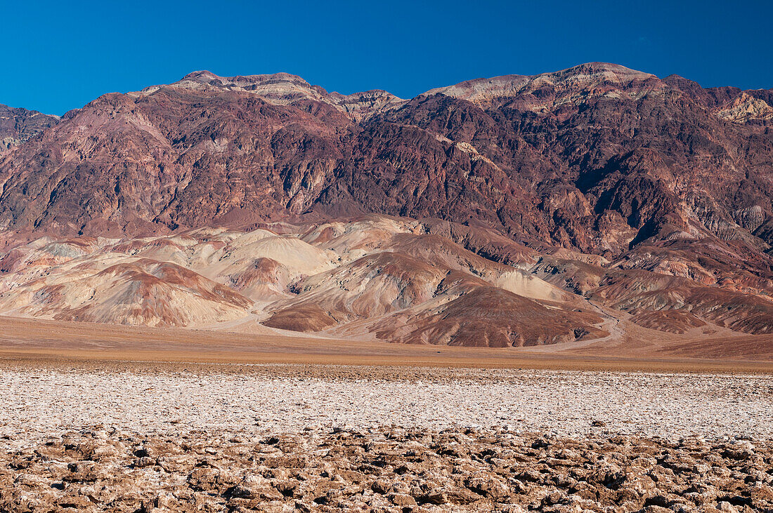 Der Devil's Golf Course im Badwater Basin. Death-Valley-Nationalpark, Kalifornien, USA.