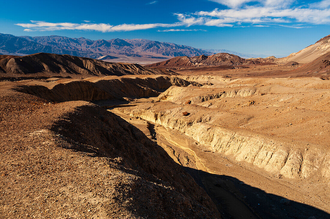 Ein Canyon entlang der Artist Drive Straße im Death Valley NP. Kalifornien, USA