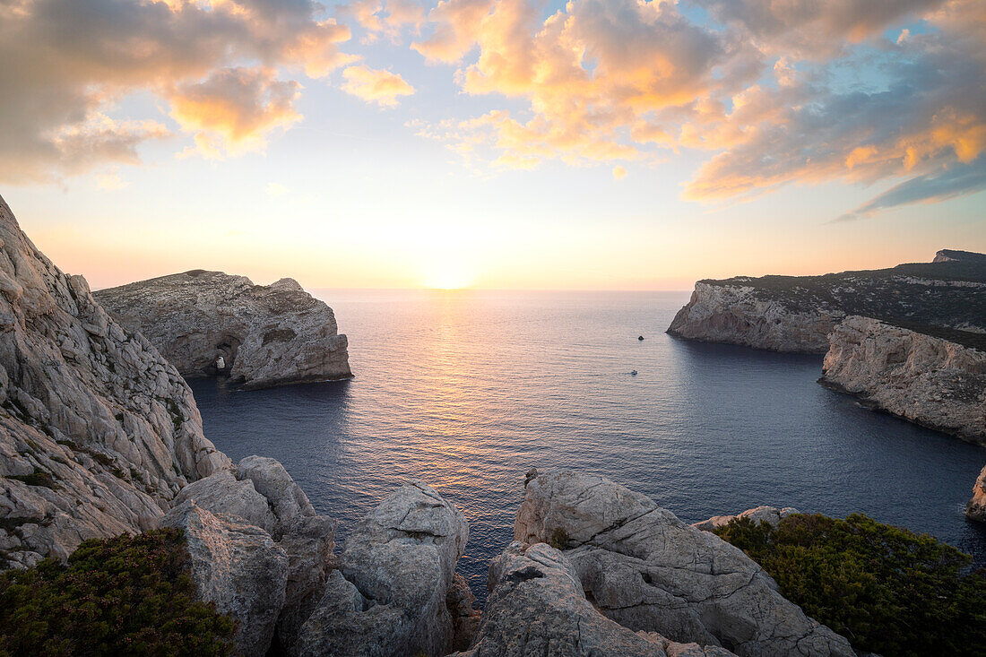 Sonnenuntergang am Capo Caccia, Alghero, Provinz Sassari, Sardinien, Italien