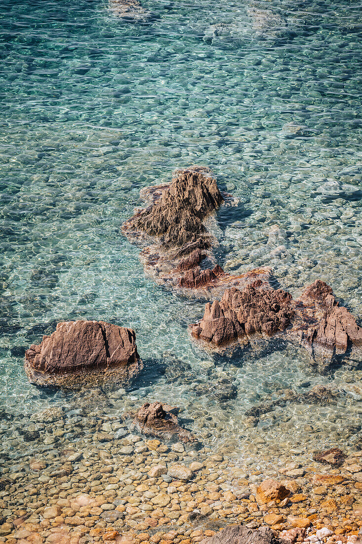 Kristallklares Wasser in Sulcis Iglesiente, Sardinien, Italien.