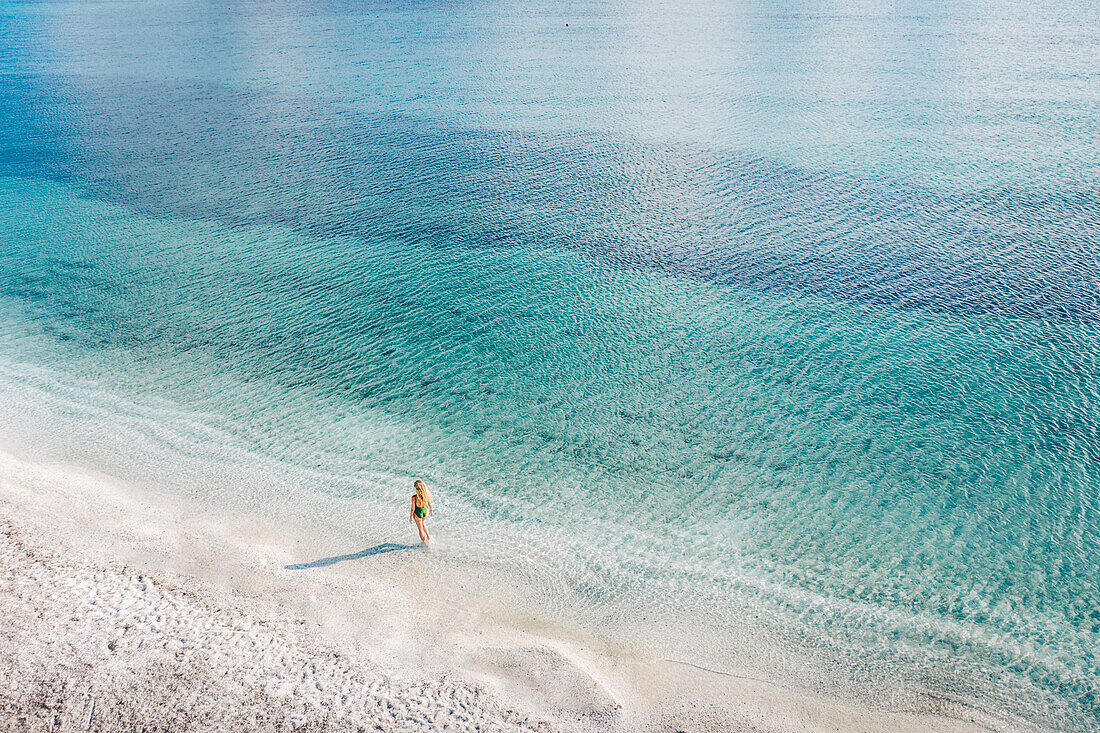 Luftaufnahme des Strandes von Stintino. Stintino, Provinz Sassari, Sardinien, Italien