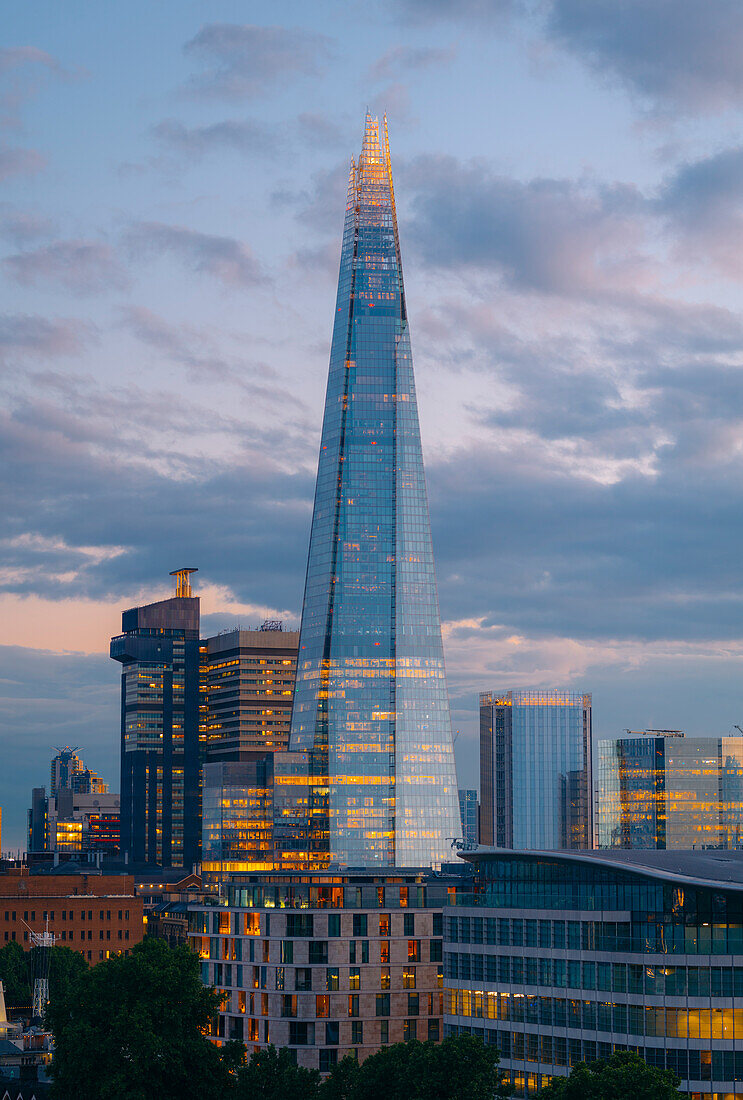 Sonnenuntergang über The Shard, London, Vereinigtes Königreich