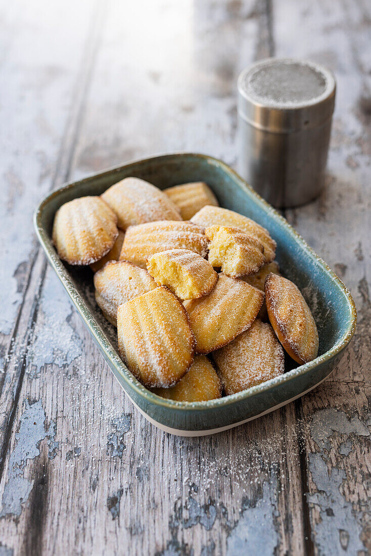 Madeleines with orange blossom water (vegetarian)