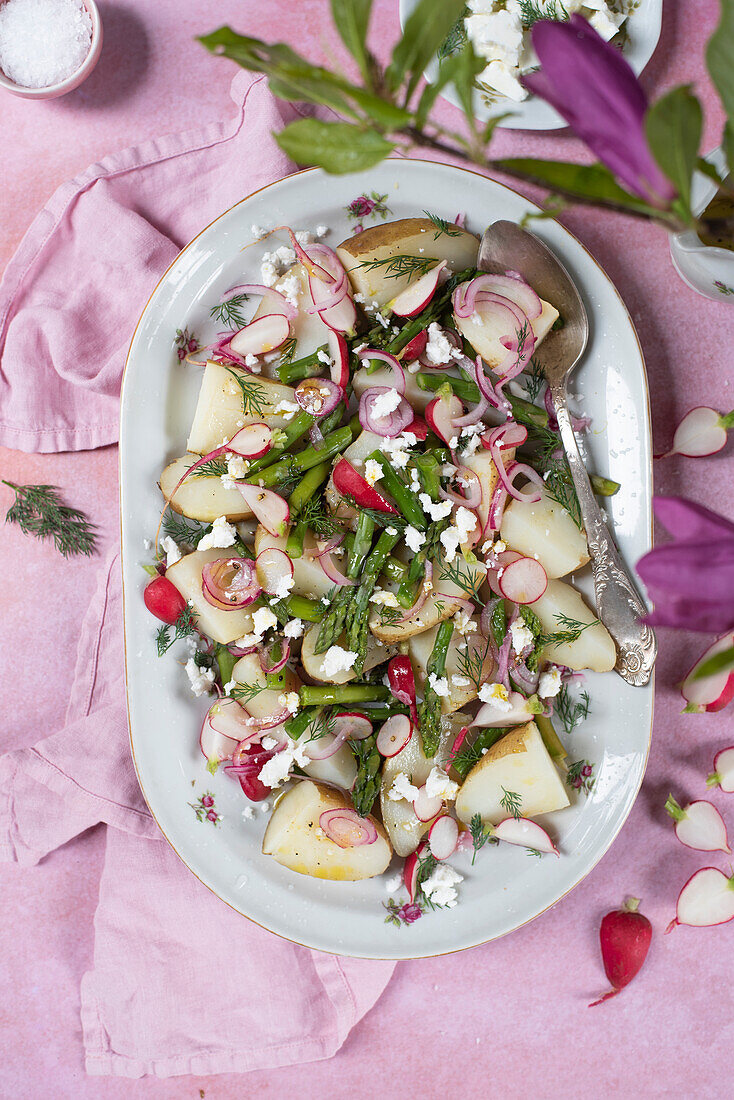 Spring salad with potatoes, green asparagus, radishes, red onions and dill