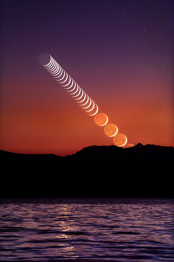 Rising Moon, time-lapse image