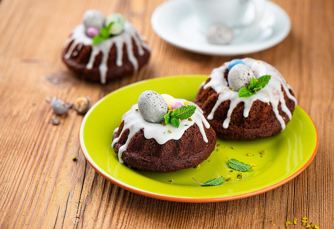 Easter nest mini-gingerbread bundt cakes