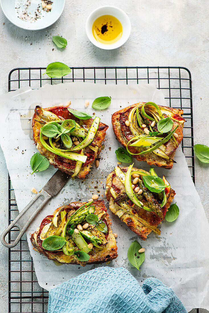 Überbackenes Spargelbrot