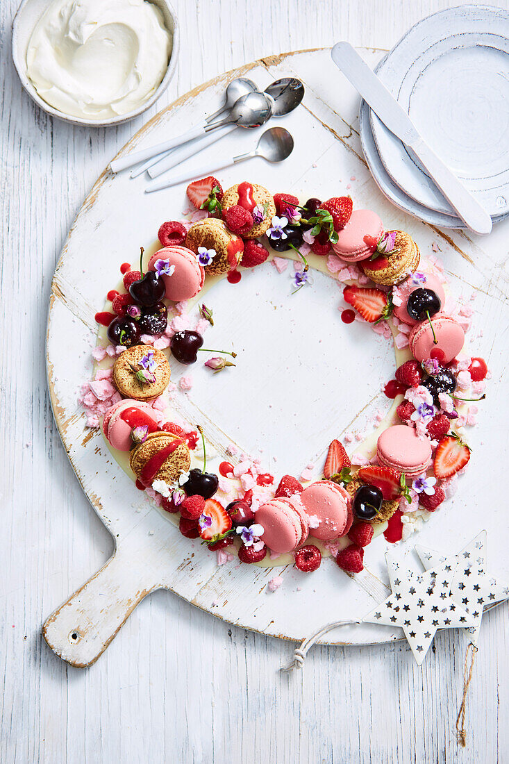 Eton Mess Kranz mit Macarons