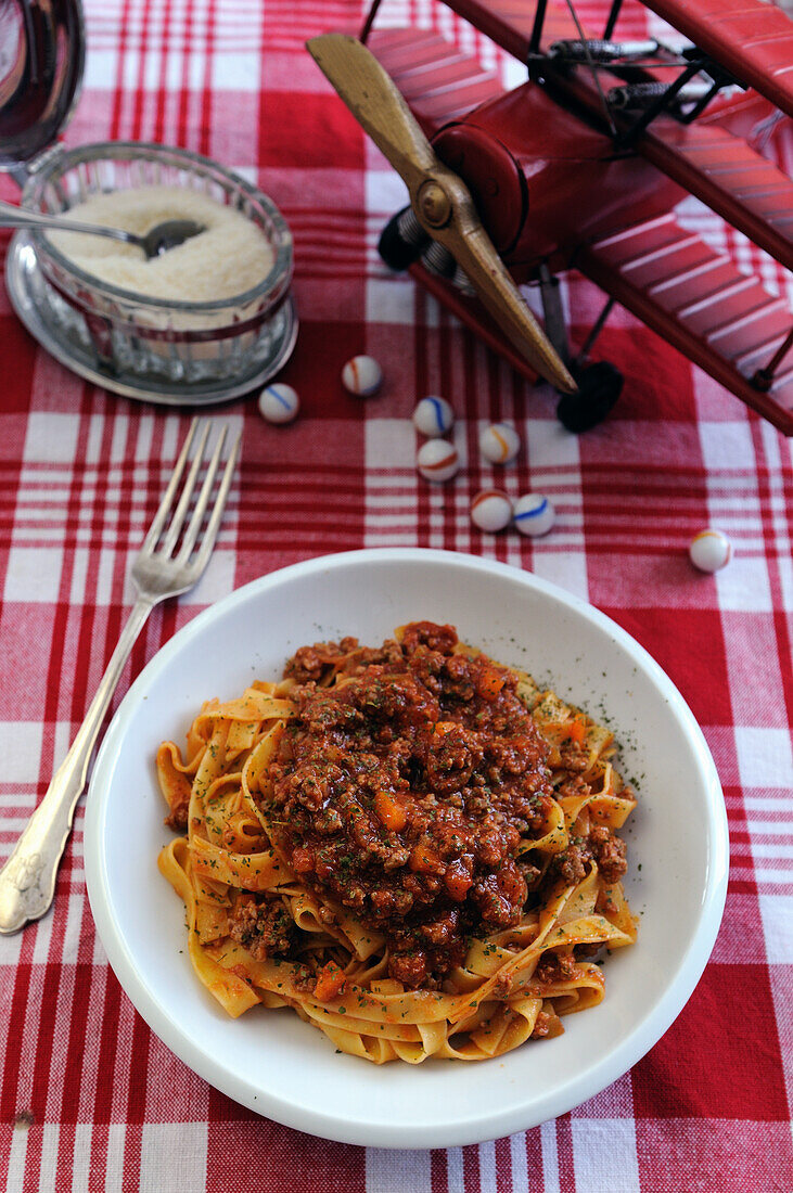 Hausgemachte Tagliatelle mit Ragout