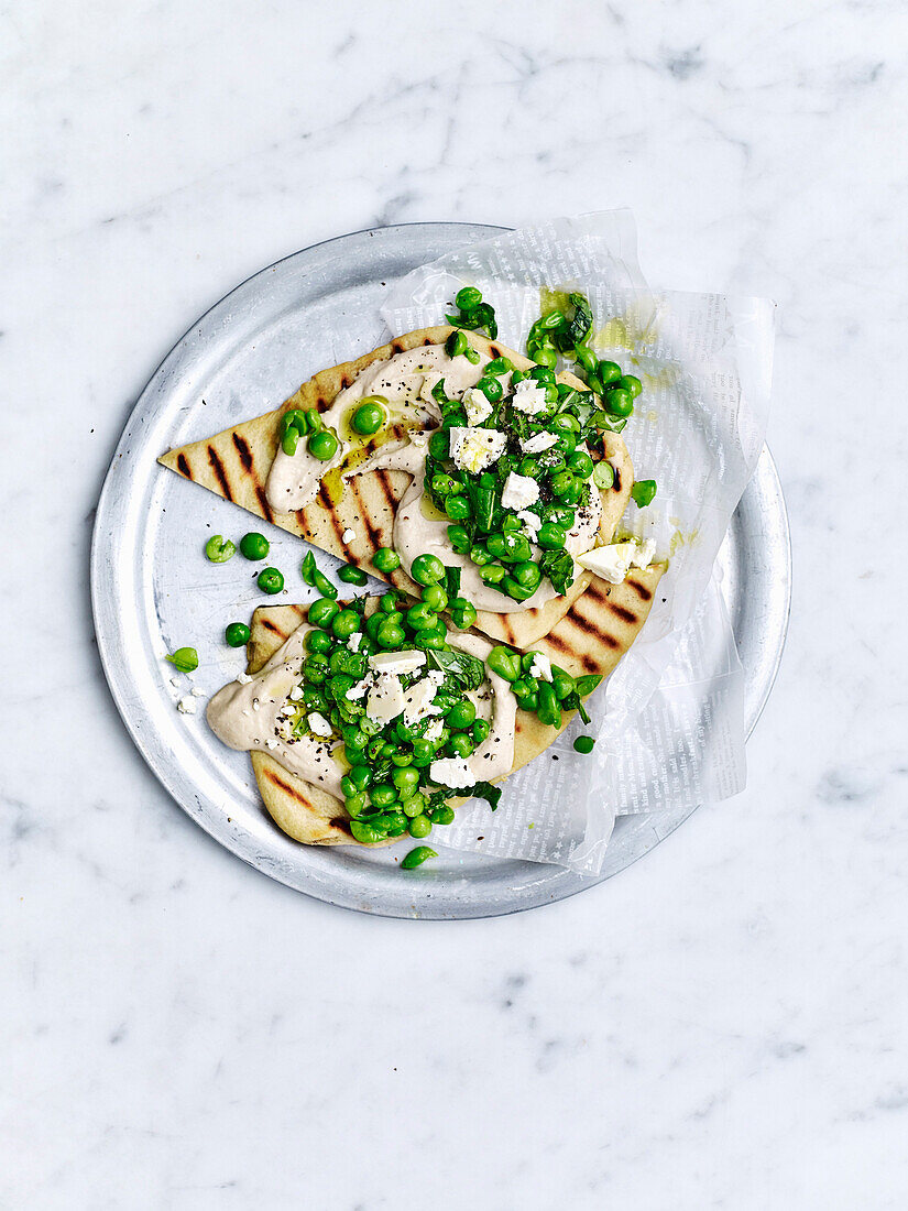 Piadina mit Hummus und Erbsenpüree