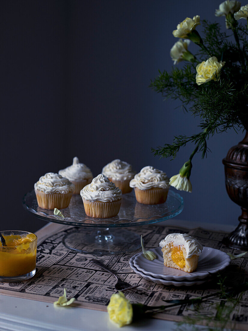 Cupcakes mit Lemon Curd und Buttercreme