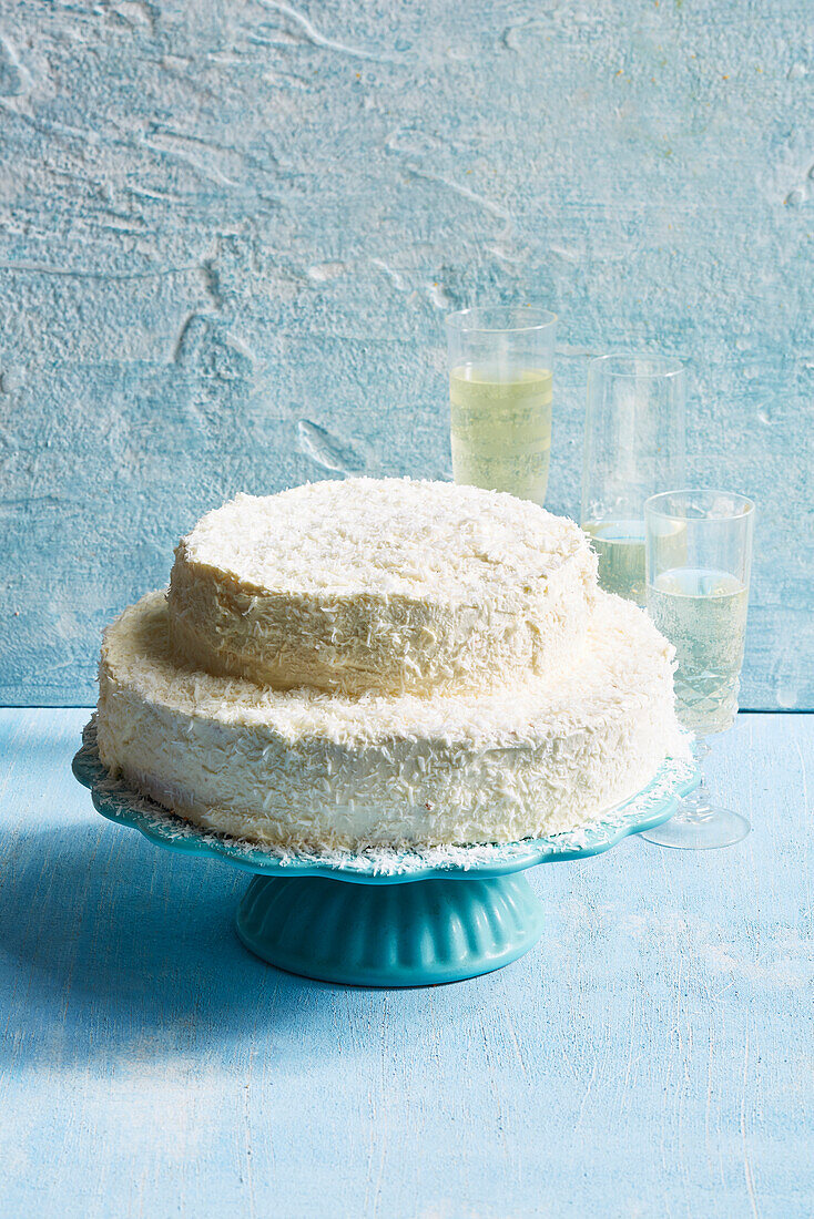 White prosecco cake