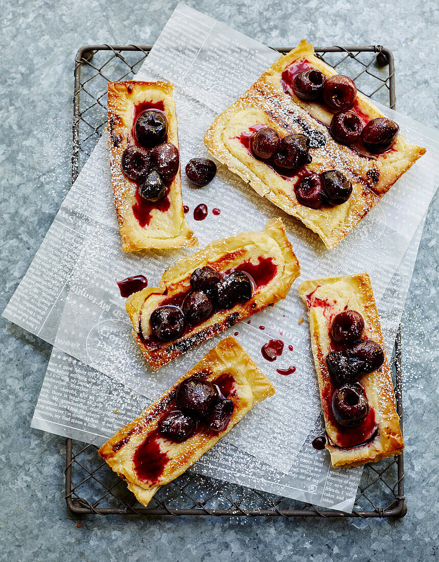 Cheesecake tarts with cherry compote