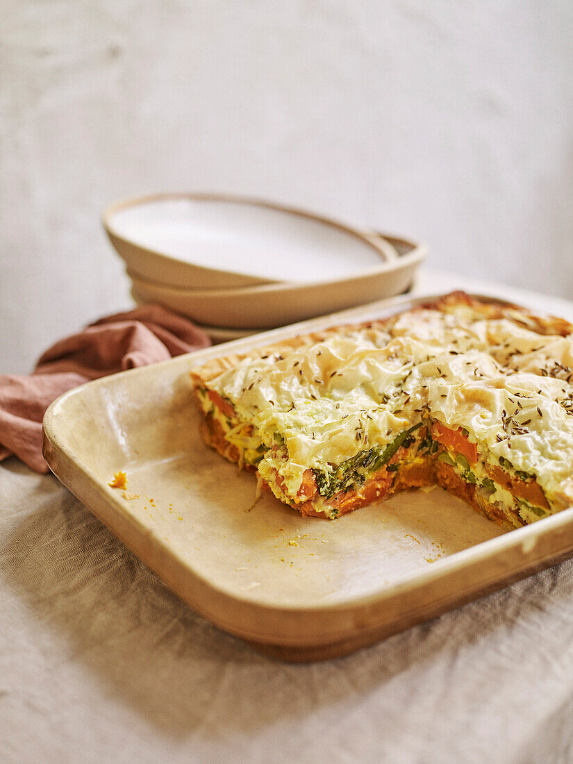 Deep-dish vegetable pie