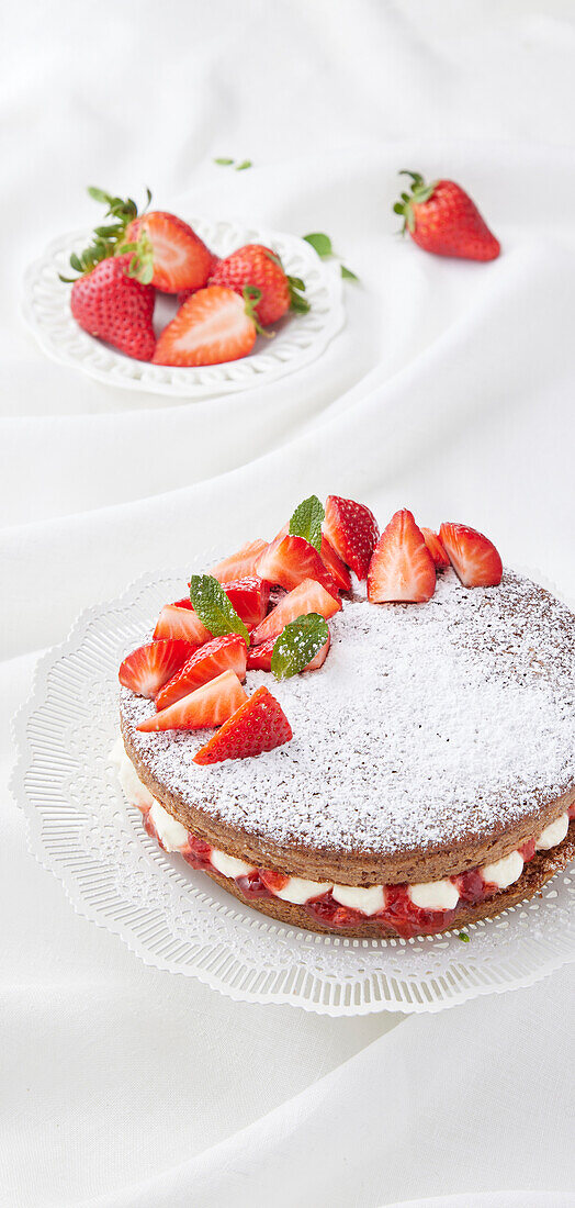 Victoria Sponge Cake mit Erdbeeren