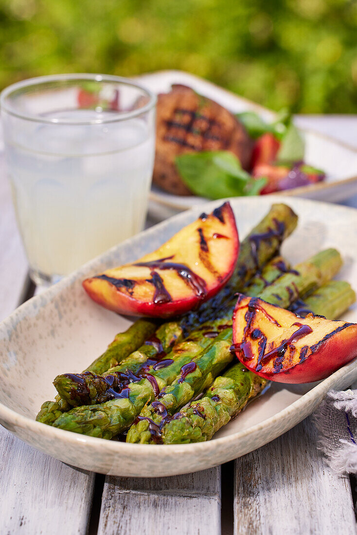 Grilled asparagus with peaches
