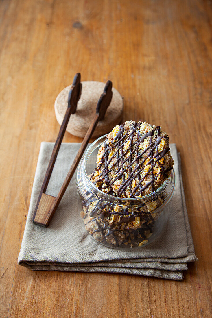 Cookies mit Cornflakes und Schokolade