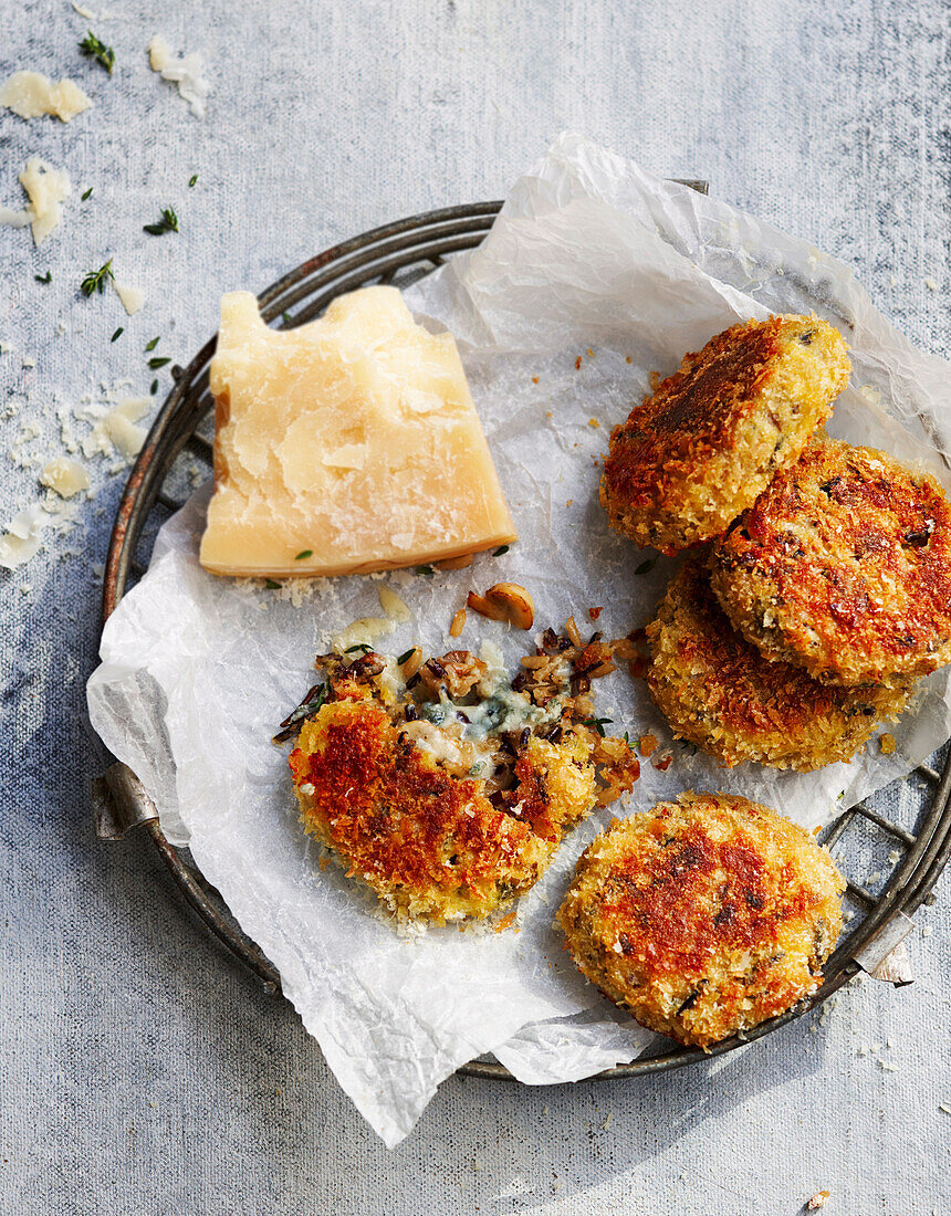 Thyme and parmesan risotto cakes