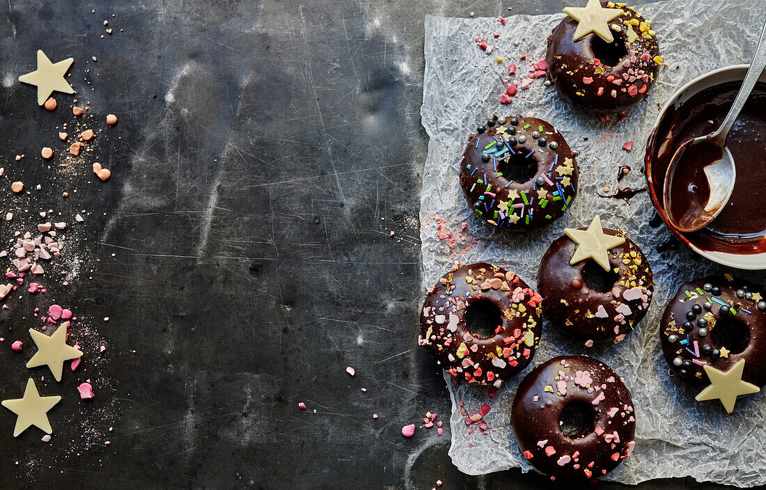 Dreifache Schokoladen-Donuts